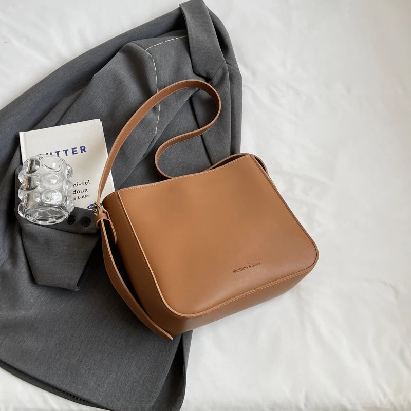 Bolsa Versátil de Couro Commuter Crossbody